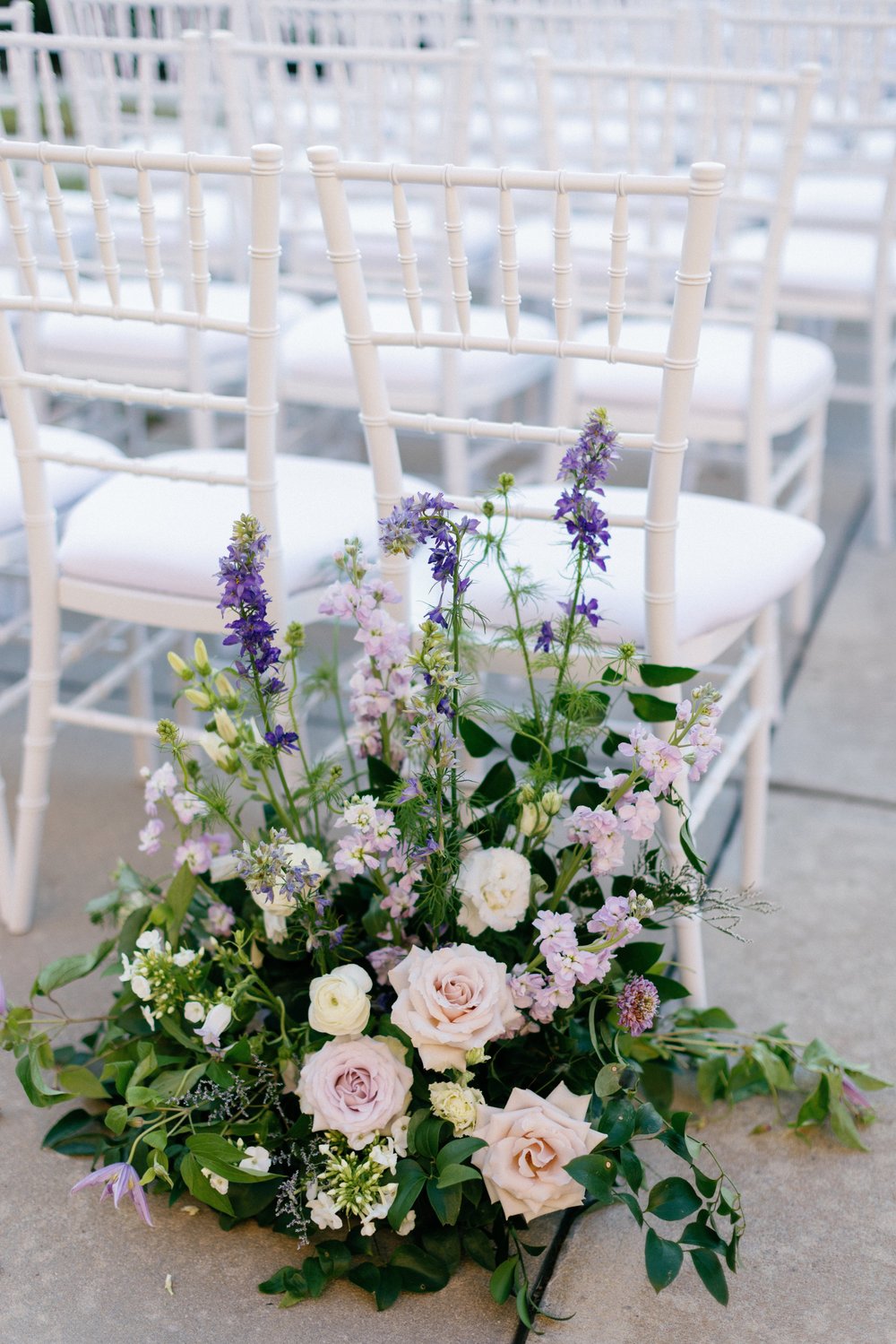 Kompozycja kwiatowa na ślub w plenerze