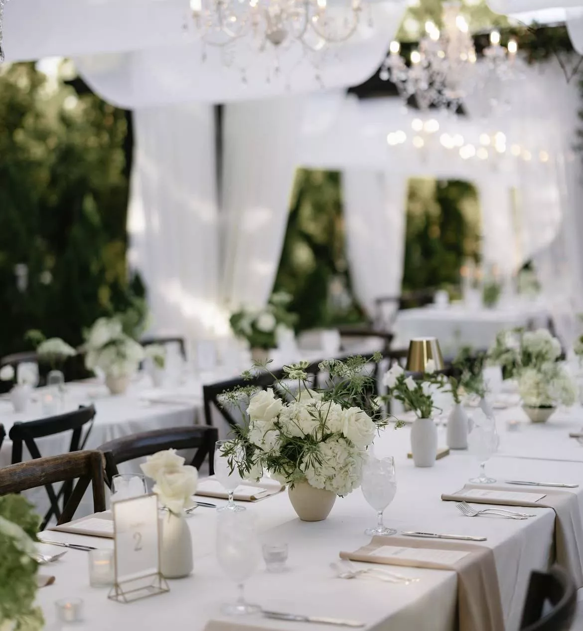 Oprawa florystyczna sali weselnej